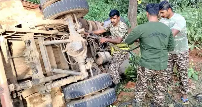 कोलेंग-चांदामेटा क्षेत्र में हुई दुर्घटना.. 6 की हुईं मौत..5 घायल..