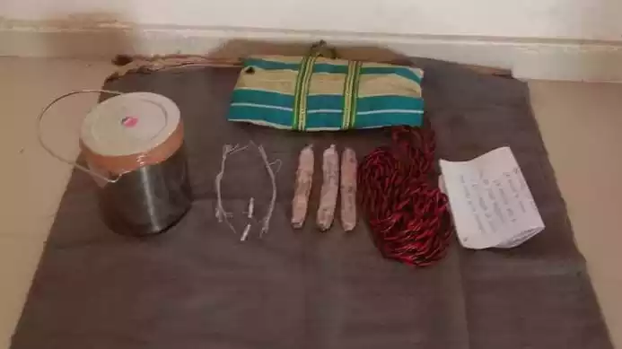 Police and DRG team arrested two Naxalites.. Bomb was also recovered on their identification