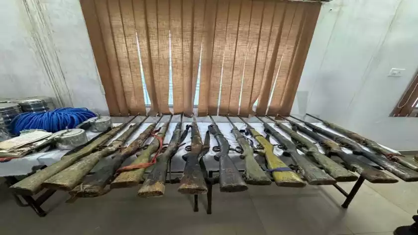 Kondagaon police got a big success, Naxals' weapons and explosives were recovered. कोंडागांव पुलिस को बड़ी सफलता, नक्सलियों के हथियार और विस्फोटक बरामद..