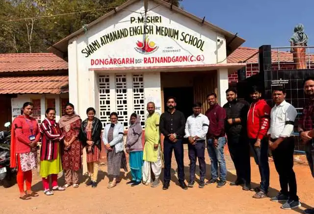 Teachers and employees protested by wearing black bandsशिक्षकों एवं कर्मचारियों द्वारा काली पट्टी बांधकर किया विरोध प्रदर्शन