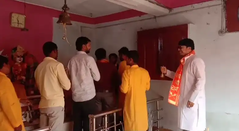 पुरा गाव के ग्रामीण हुये शामिल... तीन दिवसीय भव्य प्राण प्रतिष्ठा कार्यक्रम का हुआ आयोजन