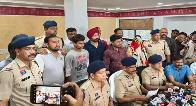 सूटकेस हत्याकांड मामला: मर्डर के बाद दो दिन तक रखे थे लाश, बदबू छिपाने परफ्यूम छिड़कते थे...जानिए हत्या की पूरी कहानी