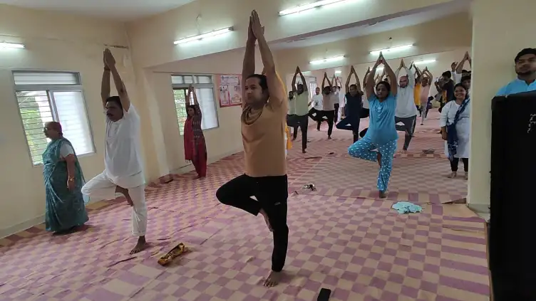 इंदिरा कला संगीत विश्वविद्यालय में मनाया गया योग दिवस