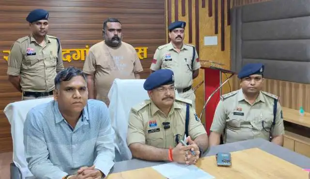 राजनांदगांव रेत माफिया गोलीकांड में बड़ा एक्शन : जेसीबी मालिक गिरफ्तार, टीआई को एसपी ने किया सस्पेंड