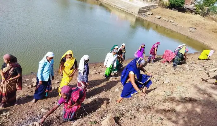 बरसात पूर्व जलस्रोतों की सफाई में जुटे ग्रामीण – 114 ग्राम पंचायतों में चला "स्वच्छता अभियान"