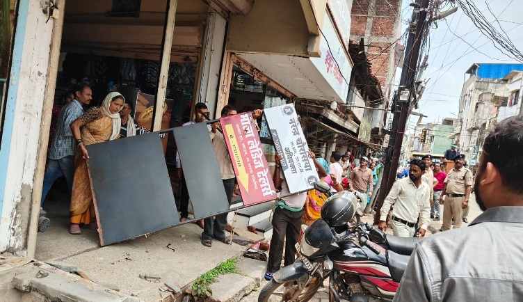 गुडाखू लाईन, जूनीहटरी से मानव मंदिर चौक तक चला अतिक्रमण हटाव अभियान