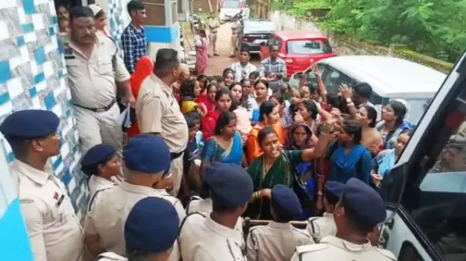 धर्मांतरण पर बवाल : बजरंग दल ने लगाया धर्म परिवर्तन करवाने का आरोप, पुलिस ने हिरासत में लिए गए पादरियों को 