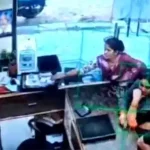 ज्वेलरी शॉप में चोरी की वारदात (Photo Source- Shop CCTV Screenshot)