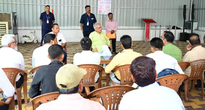 फसल बीमा में हेराफेरी, शिकायतकर्ता पहुंचे पूर्व मुख्यमंत्री बघेल के पासFraud in crop insurance, complainant reached former Chief Minister Baghel