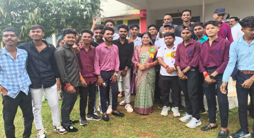 रानी दुर्गावती महाविद्यालय साल्हेवारा को विधायक यशोदा वर्मा ने दिया 10 लाख का टीन शेड निर्माण की स्वीकृति 