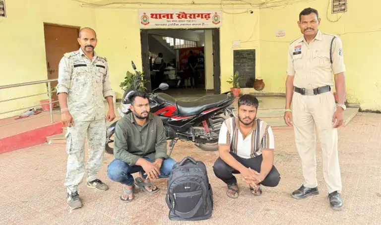 Two smugglers arrested with 8 kg ganja, vehicle and mobile seized 8 किलो गांजा सहित दो तस्कर गिरफ्तार, वाहन और मोबाइल जब्त