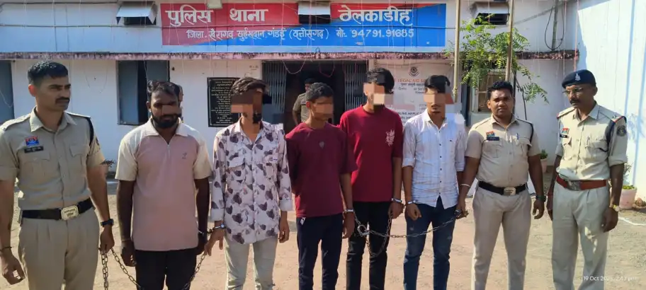 Gang defrauding petrol pumps using fake PhonePe app busted, five accused अरेस्टेड फर्जी PhonePe एप से पेट्रोल पंपों में ठगी करने वाले गिरोह का भंडाफोड़, पांच आरोपी गिरफ्तार