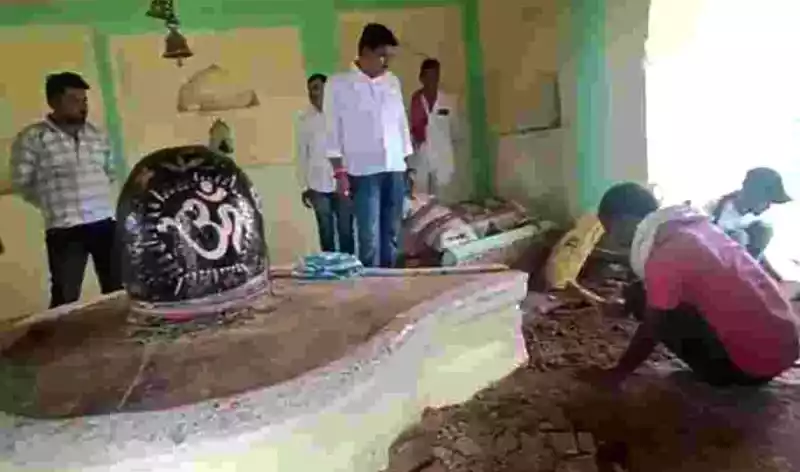 जमीन में गड़ा धन खोजने खोद डाला 1400 साल पुराना मंदिर, खंडित कर दी प्राचीन मूर्ति