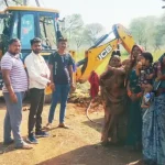 चकनार में चला प्रशासन का बुलडोज़र, शासकीय भूमि से अवैध कब्जा हटाया गयाAdministration's bulldozer ran in Chaknar, illegal encroachment on government land was removed.