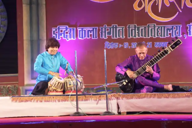 खैरागढ़ महोत्सव के दूसरे दिन शास्त्रीय गायन, सितार वादन, राम की शक्ति पूजा एवं दूधमोंगरा की प्रस्तुति में बांधा समां