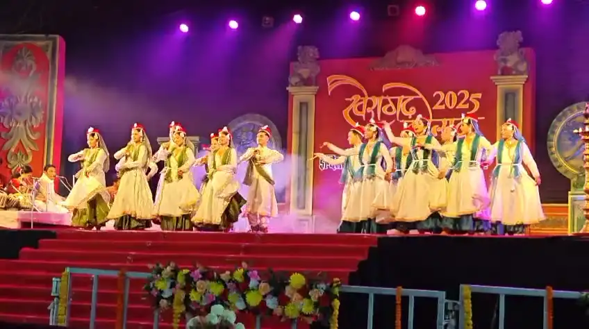 खैरागढ़ महोत्सव का रंगारंग समापन.. तीन दिनों तक चला अद्भुत कला का संगम Khairagarh Festival concludes with a colourful celebration of art that lasted for three days.