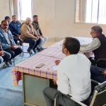 सेजेस साल्हेवारा में जिला शिक्षा अधिकारी ने समीक्षा बैठक ली, बालमेला स्टालों का भी किया निरीक्षण