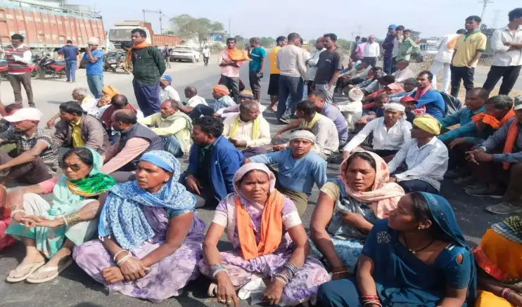 राइस मिल में हादसा, आक्रोषित लोगों ने लापरवाही के विरोध में चक्का जाम