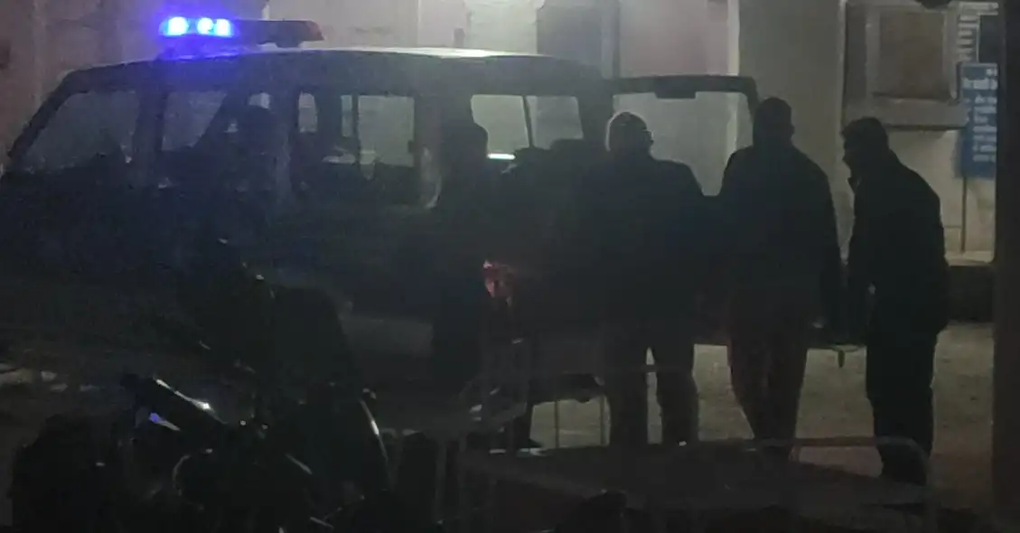 गांव में मंडई के दौरान हुई चाकूबाजी, घायल युवक की इलाज के दौरान हुई मौत A knife attack occurred during a village fair