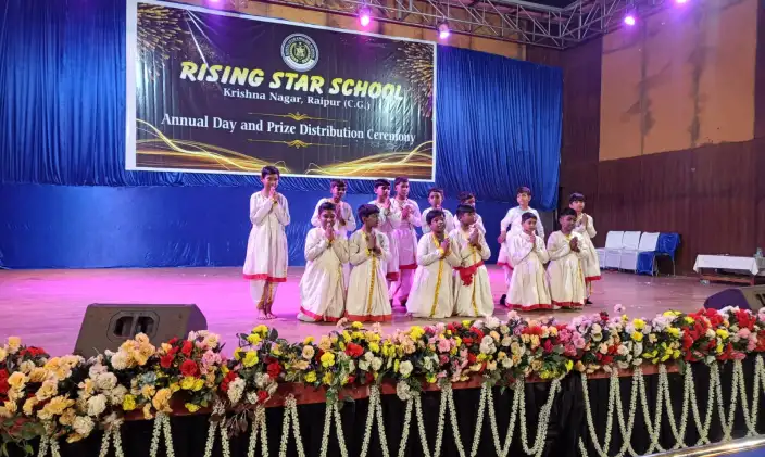 राइजिंग स्टार स्कूल का वार्षिक उत्सव एवं पुरस्कार वितरण समारोह, बच्चों ने दी रंगारंग प्रस्तुति 