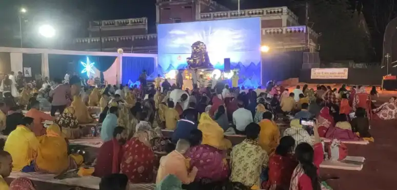 पार्थिव शिवलिंगों का महारुद्राभिषेक : हर-हर महादेव के जयकारों से गूंज उठी संगीत नगरी खैरागढ़