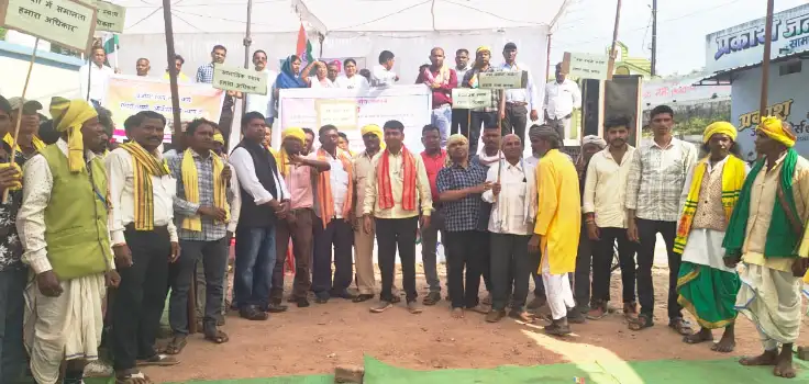 यूजीसी बिल लागू करने की मांग को लेकर संयुक्त मोर्चा का प्रदर्शन, सौंपा ज्ञापन