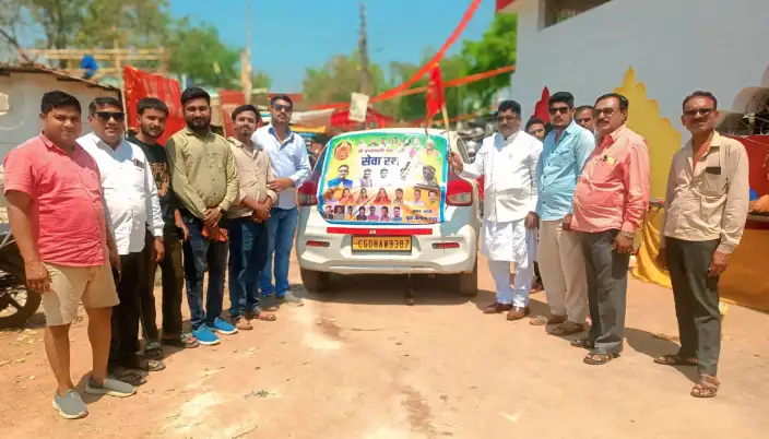 मां बमलेश्वरी पदयात्रा सेवारथ को अध्यक्ष खुसरो ने मां गंगई मंदिर से किया रवाना