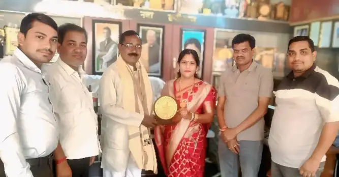 विधायक ने किया गंडई ब्लाक अध्यक्ष का सम्मान