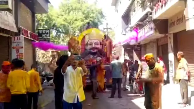 रंगोत्सव शोभायात्राः भगवान राधा-कृष्ण के संग रंगों में सराबोर हुआ शहर