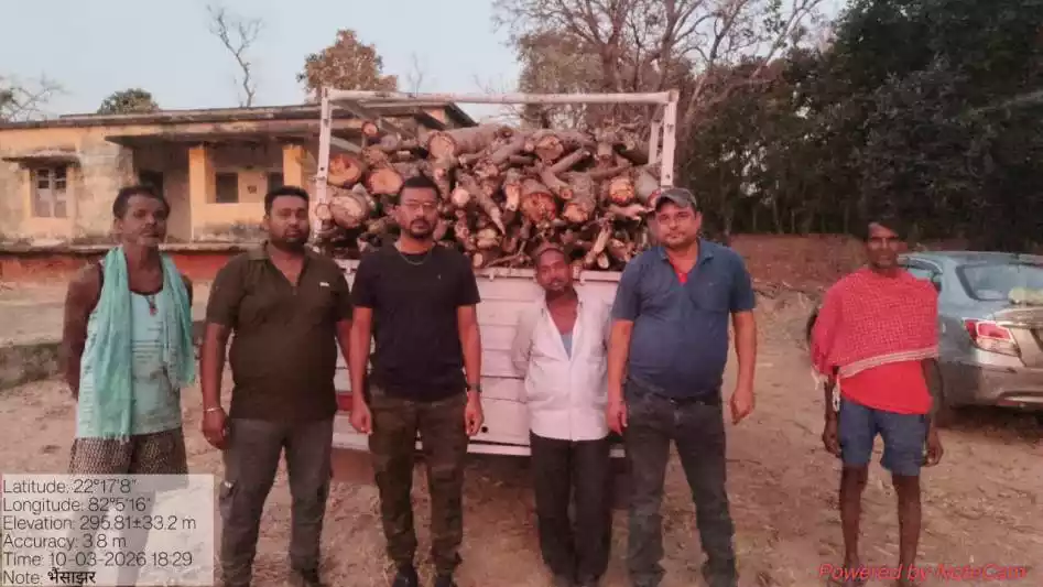 अवैध परिवहन करते पिकअप वाहन जप्त Pickup vehicle seized for illegal transportation