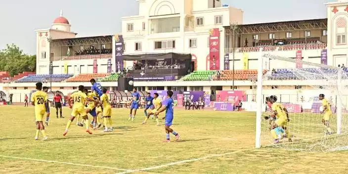 फुटबॉल में छत्तीसगढ़ को रजत पदक : फाइनल में कड़े मुकाबले में पश्चिम बंगाल से 0-1 से मिली हार Chhattisgarh Wins Silver Medal in Football: Defeated 0-1 by West Bengal in a Hard-Fought Final