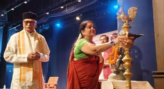 संगीत विश्वविद्यालय में "कला एवं व्यक्तित्व" विषय पर हुआ विशेष व्याख्यान