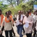 KCC लोन में धोखाधड़ी, खरीफ फ़सल के लिए नहीं ले पा रहे खाद-बीज, किसानों ने की निष्पक्ष जाँच की मांग