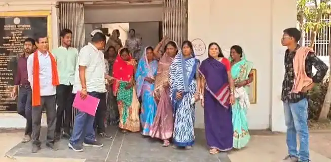 कार्यवाई की मांग: जालबांधा की सरपंच व उनके पति पर गंभीर आरोप