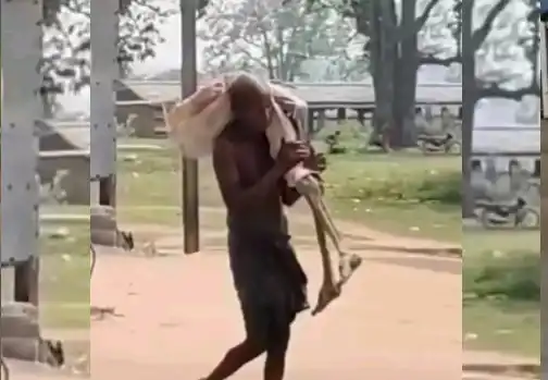 नियम कानून से परेशान हो एक आदिवासी अपनी मरी हुई बहन का कंकाल लेकर पहुंचा बैंक