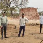 अवैध ईंट भट्ठे पर प्रशासनिक कार्रवाई, लाखों ईंटें और लकड़ी जब्त