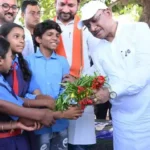 CM को अचानक अपने बीच पाकर ग्रामीण हुए गदगद, पेड़ के छाँव मे मुख्यमंत्री ने ग्राम-सरोधी में लगाया चौपाल