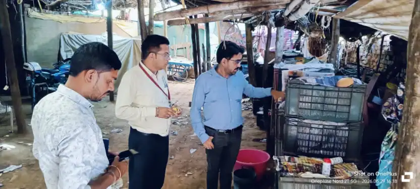 Food Safety विभाग का एक्शन: सड़े-गले फल नष्ट, केमिकल से पके 60 कैरेट केले जब्त, जूस सेंटर भी बंद