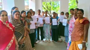 10 Adolescent Girls Receive Cervical Cancer Vaccine at Civil Hospital Khairagarh सिविल अस्पताल खैरागढ़ में 10 किशोरियों ने लगवाया सर्वाइकल कैंसर बचाव टीका