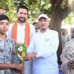 सुशासन तिहार: मुख्यमंत्री साय ने मेधावी छात्र गिरवर पटेल को किया सम्मानित