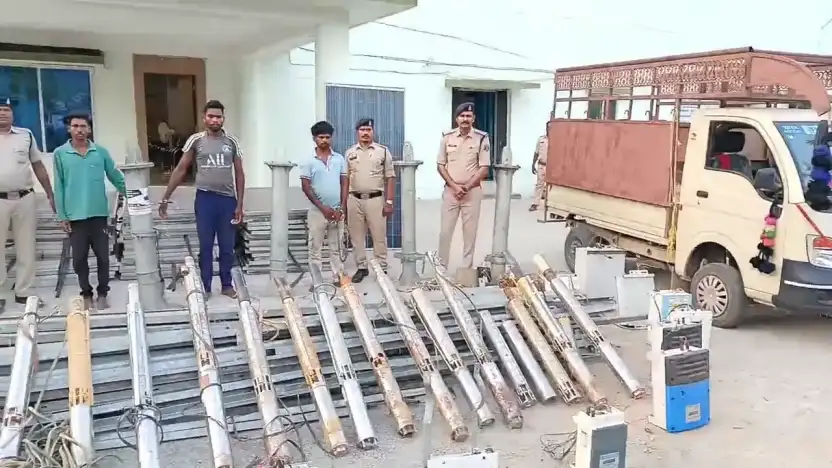पुलिस ने अंतरराज्यीय सोलर चोर गिरोह का पर्दाफाश, 32 लाख की चोरी के 3 आरोपी गिरफ्तार