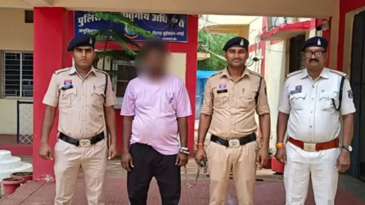 फर्जी जन्म प्रमाण पत्र बनाकर नाबालिग साबित करने की साजिश का खुलासा, यूपी से आरोपी गिरफ्तार