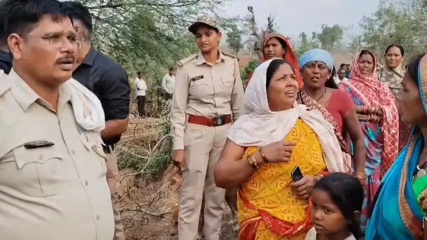 Major action by the Forest Department: 35 huts demolished in Khudia forest range, encroachment removed from forest land वन विभाग की बड़ी कार्रवाई: खुड़िया वन परिक्षेत्र में 35 झोपड़ियां ध्वस्त, वन भूमि से अतिक्रमण हटाया गया