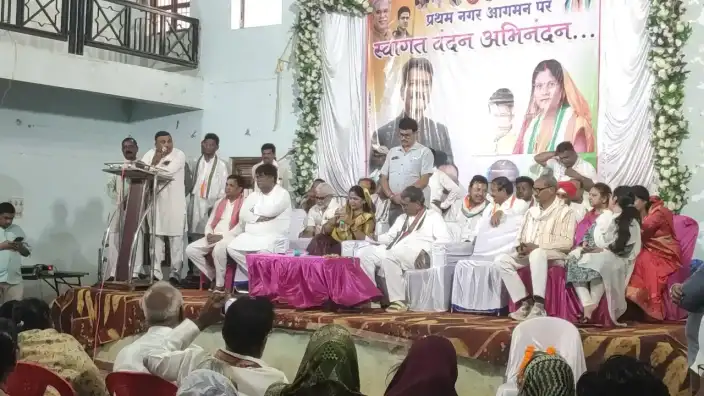 खैरागढ़ पहुंचे नेता प्रतिपक्ष महंत, मंच पर गूंजी एकता की बात, कई बड़े चेहरे की गैरमौजूदगी रही चर्चाओं में 