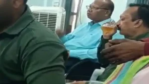 Video of excise department employees drinking alcohol in the Collector's office premises goes viral, two employees suspended कलेक्टर कार्यालय परिसर में आबकारी विभाग के कर्मचारियों की शराबखोरी का वीडियो वायरल, दो कर्मचारी निलंबित