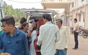 दर्दनाक हादसा, कच्ची दीवार गिरने से दो सगी बहनों की मौत, बुआ गंभीर रूप से घायल bemetara news
