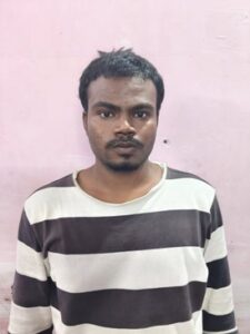 घटना की सूचना प्राप्त होते ही वरिष्ठ अधिकारियों को तत्काल अवगत कराया गया। पुलिस अधीक्षक राजनांदगांव के निर्देशन, अतिरिक्त पुलिस अधीक्षक के मार्गदर्शन तथा एसडीओपी डोंगरगढ़ के पर्यवेक्षण में थाना डोंगरगढ़ पुलिस द्वारा त्वरित कार्रवाई करते हुए आरोपी अभय निषाद को हिरासत में लिया गया। आरोपी से पूछताछ जारी है तथा प्रकरण में अग्रिम वैधानिक कार्यवाही की जा रही है।