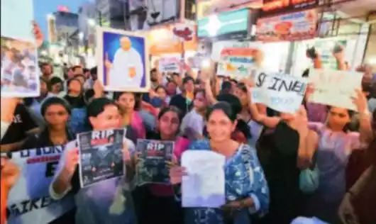 सड़क पर उतरे सैकड़ों छात्र, प्रदर्शन कर शिक्षा मंत्री और पीएम से मांगा इस्तीफा