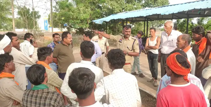 खेत में करंट लगने से किसान की मौत, दो घायल; बिजली विभाग पर लापरवाही का आरोप