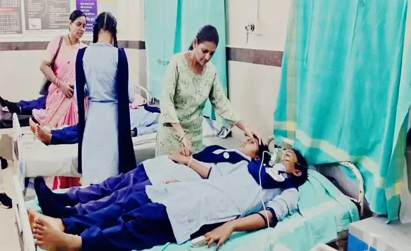 स्कूल में प्रार्थना के दौरान मधुमक्खियों का हमला, 40 छात्र घायल, बच्चों की हालत सामान्य 